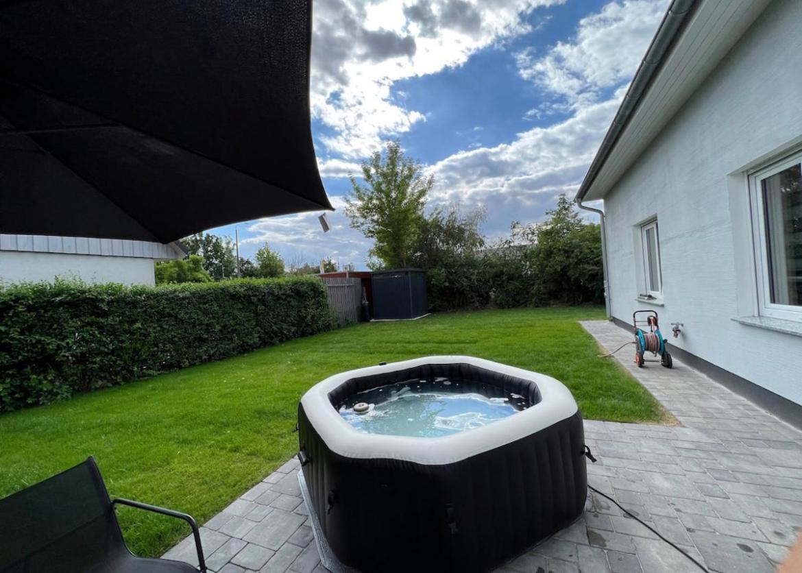 Haushalfte Mit Garten, Kamin, Grill & Whirlpool Nahe Ber Villa Berlin Exterior photo